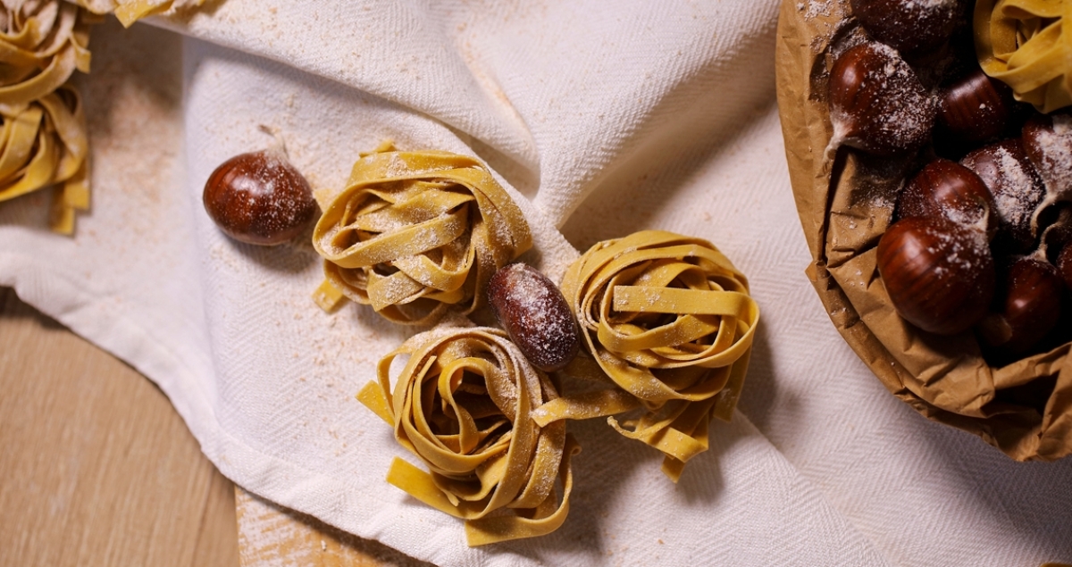 November, here comes the "Noblewoman" of the casentinese table: the chestnut